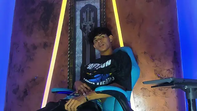 Snapshot of Sex_Boy_33_ chatting on October 2025 04:35:02 AM Sex Boy 33 online show from October 2025 04:35:02 AM