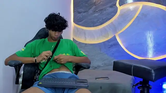 Snapshot of Sex_Boy_33_ chatting on November 2025 03:42:02 AM Sex Boy 33 online show from November 2025 03:42:02 AM