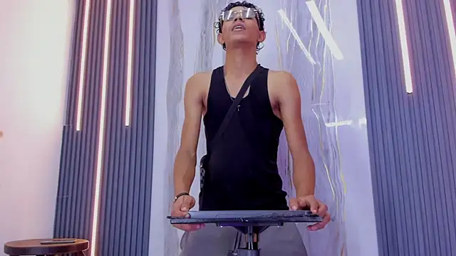 Snapshot of Sex_Boy_33_ chatting on November 2025 09:17:02 PM Sex Boy 33 online show from November 2025 09:17:02 PM