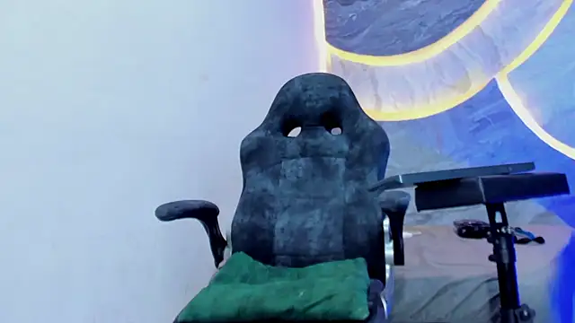 Snapshot of Sex_Boy_33_ chatting on November 2025 04:11:02 AM Sex Boy 33 online show from November 2025 04:11:02 AM