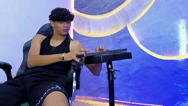 Snapshot of Sex_Boy_33_ chatting on November 2025 03:50:01 AM Sex Boy 33 online show from November 2025 03:50:01 AM