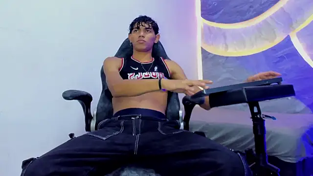 Snapshot of Sex_Boy_33_ chatting on November 2025 04:22:02 AM Sex Boy 33 online show from November 2025 04:22:02 AM