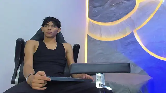 Snapshot of Sex_Boy_33_ chatting on November 2025 04:11:02 AM Sex Boy 33 online show from November 2025 04:11:02 AM