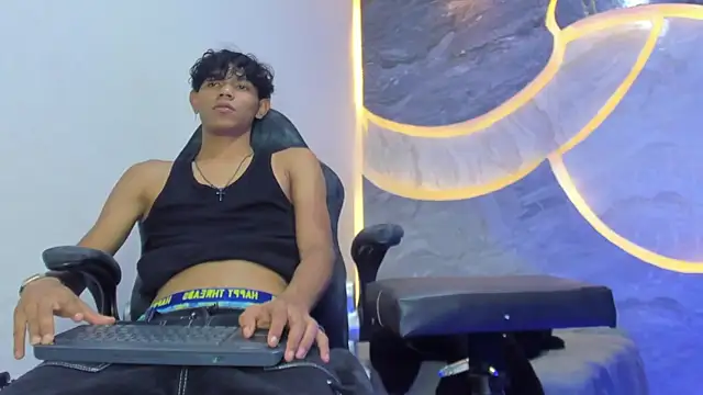 Snapshot of Sex_Boy_33_ chatting on November 2025 03:49:02 AM Sex Boy 33 online show from November 2025 03:49:02 AM