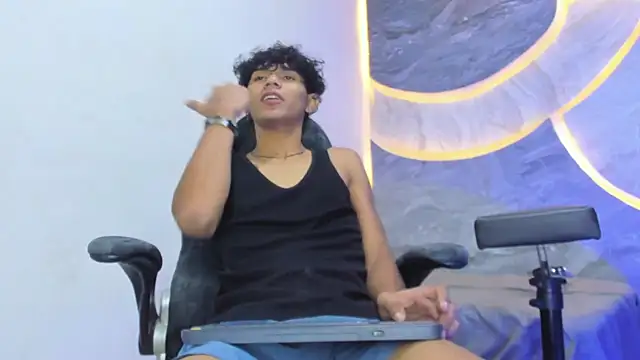 Snapshot of Sex_Boy_33_ chatting on November 2025 06:11:02 AM Sex Boy 33 online show from November 2025 06:11:02 AM