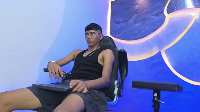 Snapshot of Sex_Boy_33_ chatting on November 2025 05:07:01 AM Sex Boy 33 online show from November 2025 05:07:01 AM