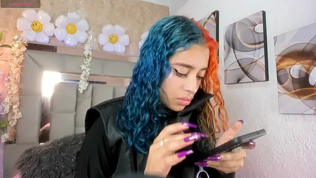 Snapshot of Cristall_ravven chatting on October 2025 01:58:01 PM Cristall ravven online show from October 2025 01:58:01 PM