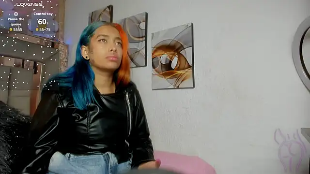 Snapshot of Cristall_ravven chatting on November 2025 01:32:01 PM Cristall ravven online show from November 2025 01:32:01 PM