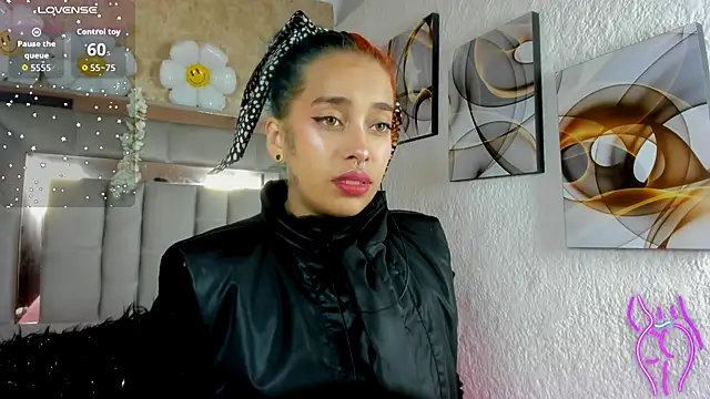 Snapshot of Cristall_ravven chatting on November 2025 01:54:02 PM Cristall ravven online show from November 2025 01:54:02 PM