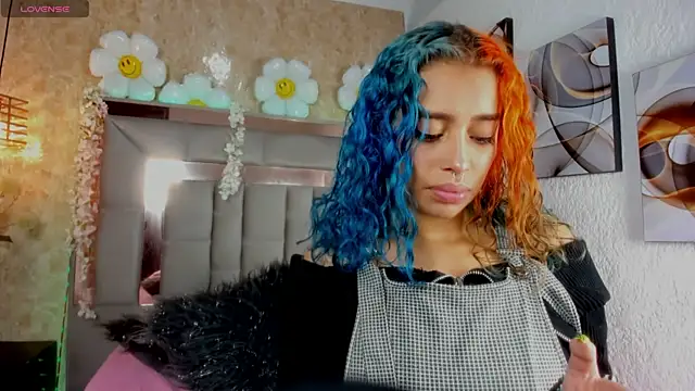 Snapshot of Cristall_ravven chatting on November 2025 03:12:02 PM Cristall ravven online show from November 2025 03:12:02 PM