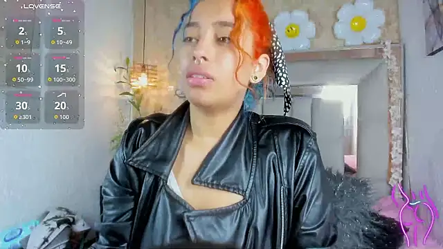 Snapshot of Cristall_ravven chatting on December 2025 02:26:01 PM Cristall ravven online show from December 2025 02:26:01 PM