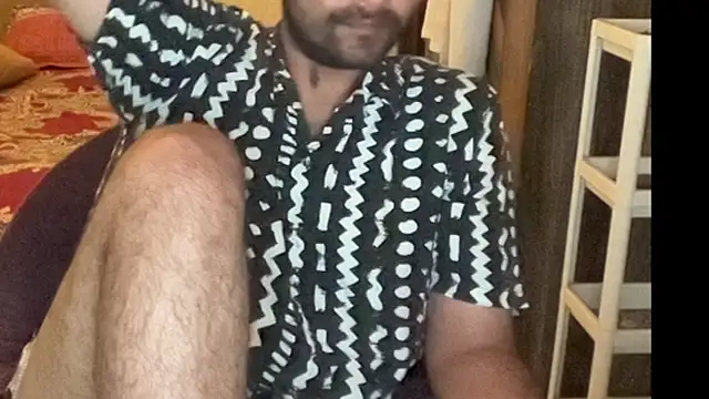 Snapshot of MakeMeAwareAah chatting on October 2025 04:35:01 PM MakeMeAwareAah online show from October 2025 04:35:01 PM