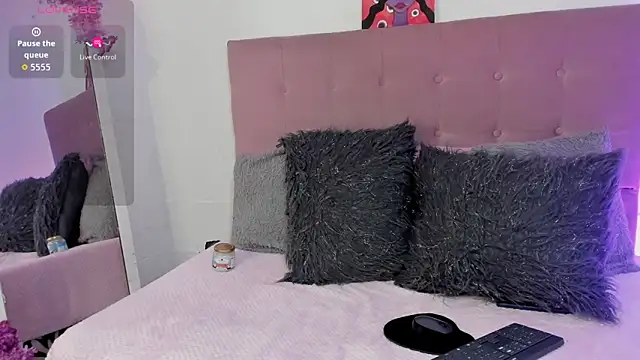 Snapshot of _IR1S_ chatting on November 2025 09:38:01 PM IR1S online show from November 2025 09:38:01 PM