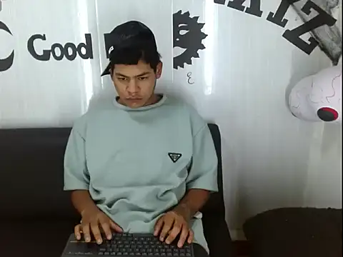 Snapshot of Yordi_Alpha chatting on November 2025 01:57:01 PM Yordi Alpha online show from November 2025 01:57:01 PM