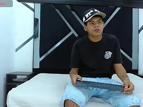 Snapshot of Yordi_Alpha chatting on November 2025 01:11:02 PM Yordi Alpha online show from November 2025 01:11:02 PM