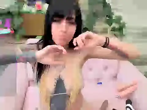 Snapshot of HaryBlair chatting on November 2025 07:03:01 PM HaryBlair online show from November 2025 07:03:01 PM