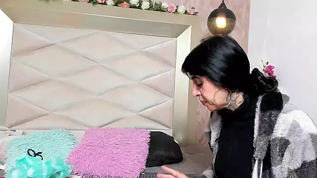 Snapshot of HaryBlair chatting on December 2025 01:04:02 PM HaryBlair online show from December 2025 01:04:02 PM