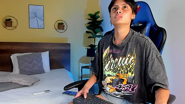 MartinnaGrecco online show from November 2025 08:41:01 PM