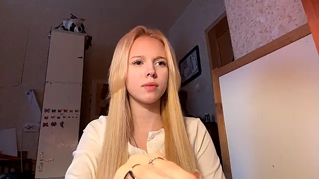 Snapshot of LiltedLube chatting on November 2025 10:15:01 AM LiltedLube online show from November 2025 10:15:01 AM