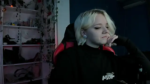 Snapshot of Holy_Mistress_S chatting on October 2025 10:28:02 AM Holy Mistress S online show from October 2025 10:28:02 AM