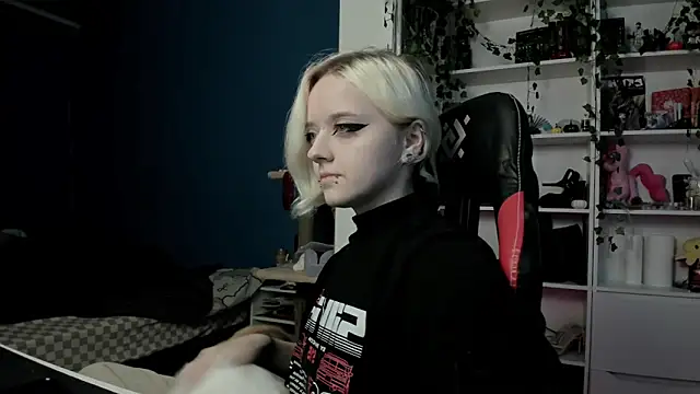 Snapshot of Holy_Mistress_S chatting on November 2025 09:42:02 AM Holy Mistress S online show from November 2025 09:42:02 AM