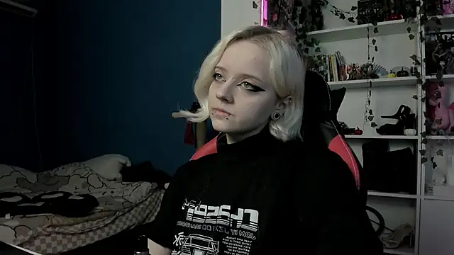 Snapshot of Holy_Mistress_S chatting on November 2025 10:26:01 AM Holy Mistress S online show from November 2025 10:26:01 AM