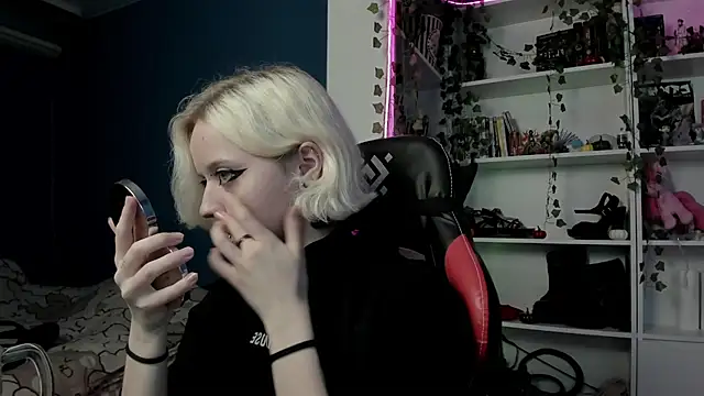 Snapshot of Holy_Mistress_S chatting on November 2025 09:31:02 AM Holy Mistress S online show from November 2025 09:31:02 AM