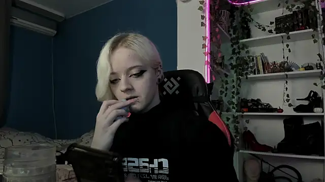 Snapshot of Holy_Mistress_S chatting on November 2025 09:29:01 AM Holy Mistress S online show from November 2025 09:29:01 AM