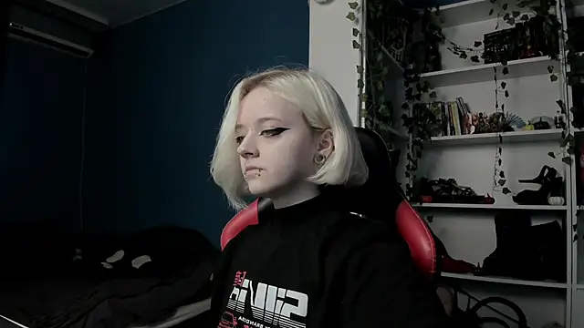 Snapshot of Holy_Mistress_S chatting on November 2025 09:09:01 AM Holy Mistress S online show from November 2025 09:09:01 AM