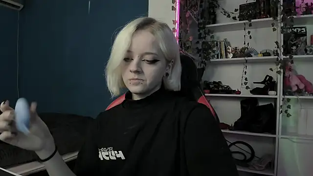 Snapshot of Holy_Mistress_S chatting on November 2025 09:30:01 AM Holy Mistress S online show from November 2025 09:30:01 AM