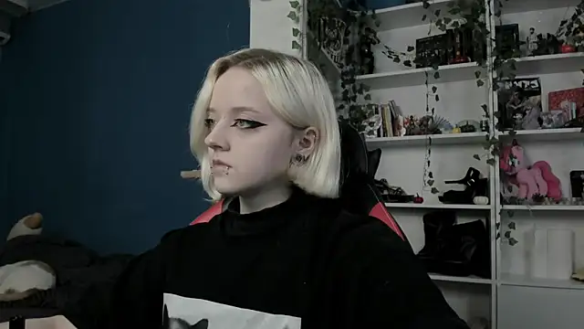 Snapshot of Holy_Mistress_S chatting on November 2025 09:17:02 AM Holy Mistress S online show from November 2025 09:17:02 AM