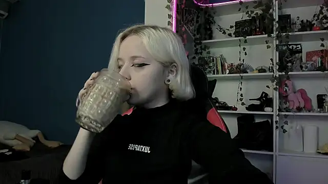 Snapshot of Holy_Mistress_S chatting on November 2025 09:25:01 AM Holy Mistress S online show from November 2025 09:25:01 AM