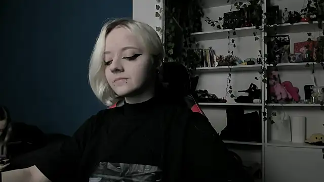 Snapshot of Holy_Mistress_S chatting on November 2025 09:19:02 AM Holy Mistress S online show from November 2025 09:19:02 AM