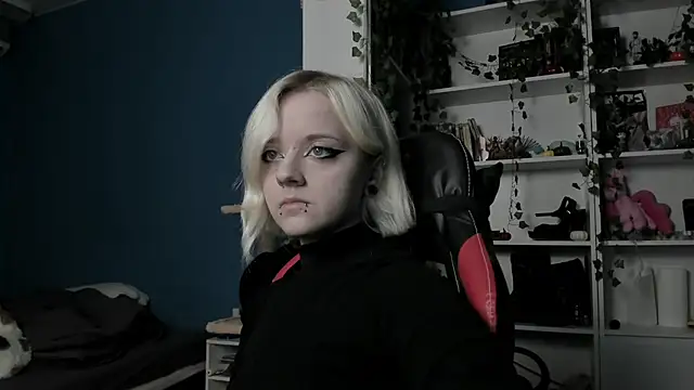 Snapshot of Holy_Mistress_S chatting on November 2025 09:42:01 AM Holy Mistress S online show from November 2025 09:42:01 AM