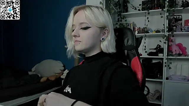 Snapshot of Holy_Mistress_S chatting on November 2025 09:35:01 AM Holy Mistress S online show from November 2025 09:35:01 AM