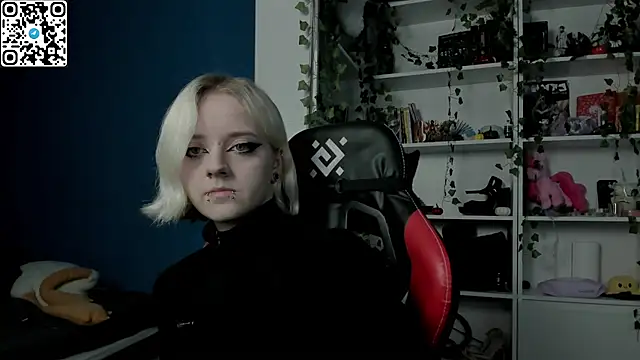 Snapshot of Holy_Mistress_S chatting on December 2025 10:31:01 AM Holy Mistress S online show from December 2025 10:31:01 AM