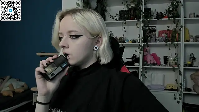 Snapshot of Holy_Mistress_S chatting on December 2025 09:18:02 AM Holy Mistress S online show from December 2025 09:18:02 AM