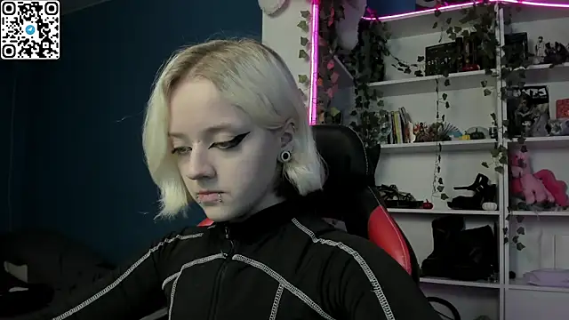 Snapshot of Holy_Mistress_S chatting on December 2025 10:13:01 AM Holy Mistress S online show from December 2025 10:13:01 AM