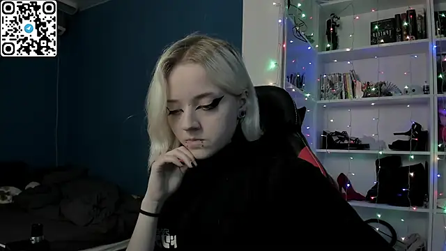 Snapshot of Holy_Mistress_S chatting on December 2025 10:31:02 AM Holy Mistress S online show from December 2025 10:31:02 AM