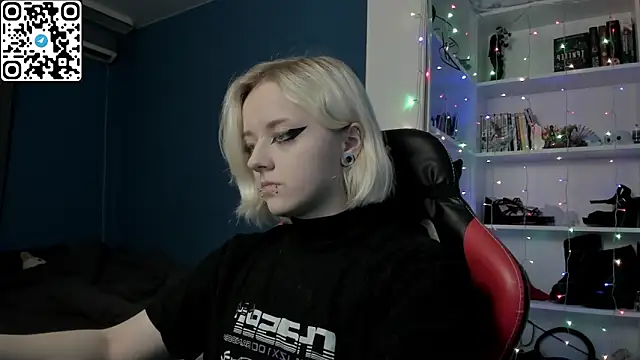 Snapshot of Holy_Mistress_S chatting on December 2025 09:36:02 AM Holy Mistress S online show from December 2025 09:36:02 AM