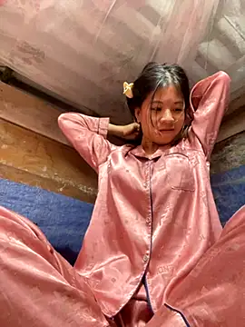 ninixinh online show from October 2025 01:01:02 PM