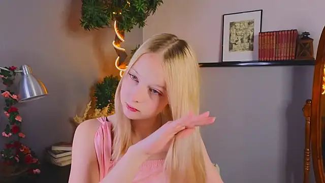 Snapshot of YungLyssy chatting on November 2025 03:01:02 AM YungLyssy online show from November 2025 03:01:02 AM