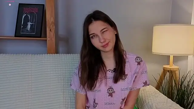 Snapshot of KateCahee chatting on November 2025 01:05:02 AM KateCahee online show from November 2025 01:05:02 AM