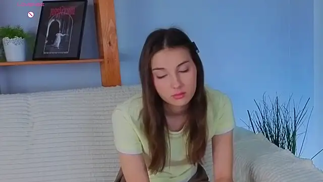 Snapshot of KateCahee chatting on December 2025 01:00:01 AM KateCahee online show from December 2025 01:00:01 AM