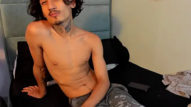 Snapshot of Mr_Strike chatting on November 2025 02:46:02 AM Mr Strike online show from November 2025 02:46:02 AM