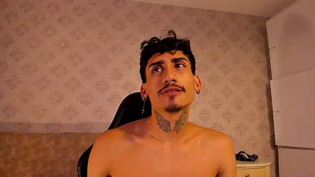 Snapshot of Mr_Strike chatting on November 2025 02:50:01 AM Mr Strike online show from November 2025 02:50:01 AM