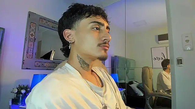 Snapshot of Mr_Strike chatting on November 2025 02:58:01 AM Mr Strike online show from November 2025 02:58:01 AM