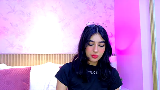 Snapshot of AdelineJhones chatting on October 2025 01:46:02 PM AdelineJhones online show from October 2025 01:46:02 PM