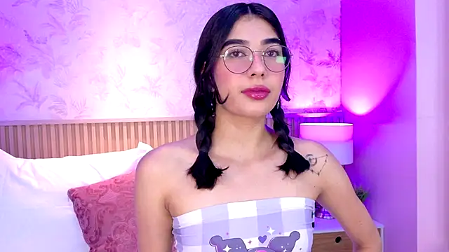 Snapshot of AdelineJhones chatting on November 2025 02:26:01 PM AdelineJhones online show from November 2025 02:26:01 PM