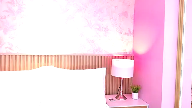 Snapshot of AdelineJhones chatting on November 2025 06:08:01 PM AdelineJhones online show from November 2025 06:08:01 PM